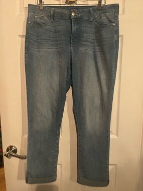 NYDJ Women's Size 16
boyfriend jeans cuffed hem in excellent condition